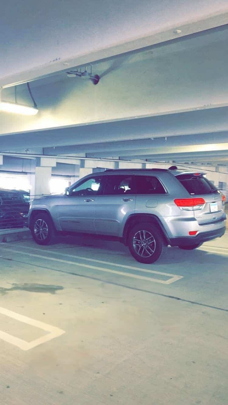 Photo personnelle de notre Jeep Grand Cherokee louée à Miami dans un parking couvert