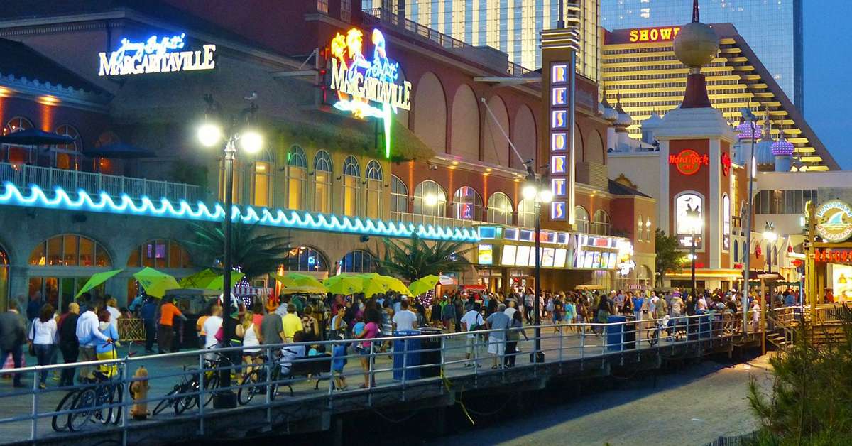 Boardwalk d'Atlantic City la nuit