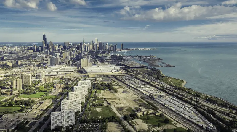 Chicago et le lac Michigan vus depuis un hélicoptère